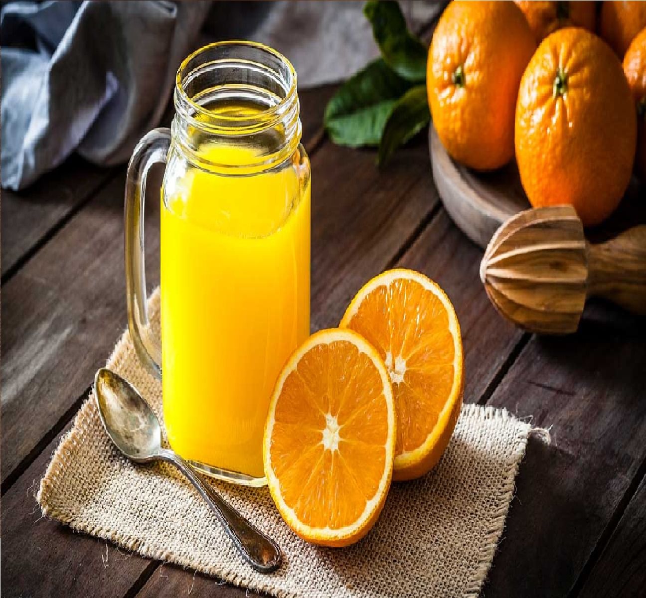 నారింజ జ్యూస్‌ కూడా మలబద్దకాన్ని తరిమి కొడుతుంది. ఇందులో ఉండే విటమిన్‌ సి, ఫైబర్‌ జీర్ణ వ్యవస్థకు మేలు చేస్తుంది.