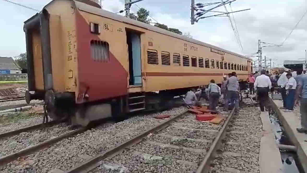 AP News: పట్టాలు తప్పిన పద్మావతి ఎక్స్‌ప్రెస్‌.. లేటెస్ట్ అప్‌డేట్స్ ఇవే