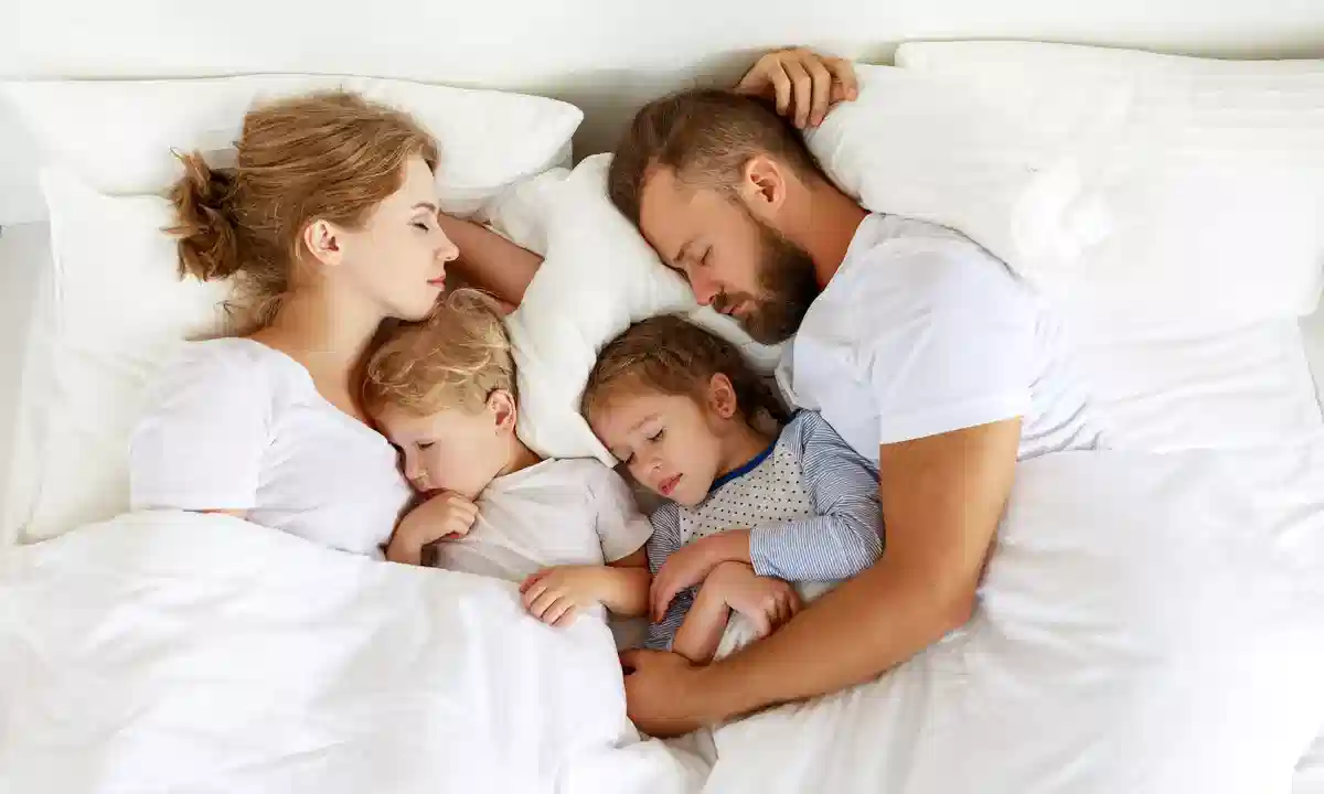 Parents Sleeping with Kids: పిల్లల్ని మీతోనే పడుకోబెట్టుకుంటున్నారా.. అయితే ఈ చిట్కాలు మీకోసమే!!