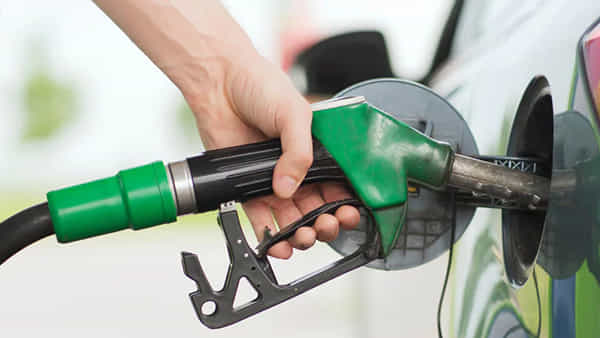 Petrol Price: రూ. 100 లీటర్ పెట్రోల్.. మన తెలుగు రాష్ట్రంలోనే.. వివరాలివే..