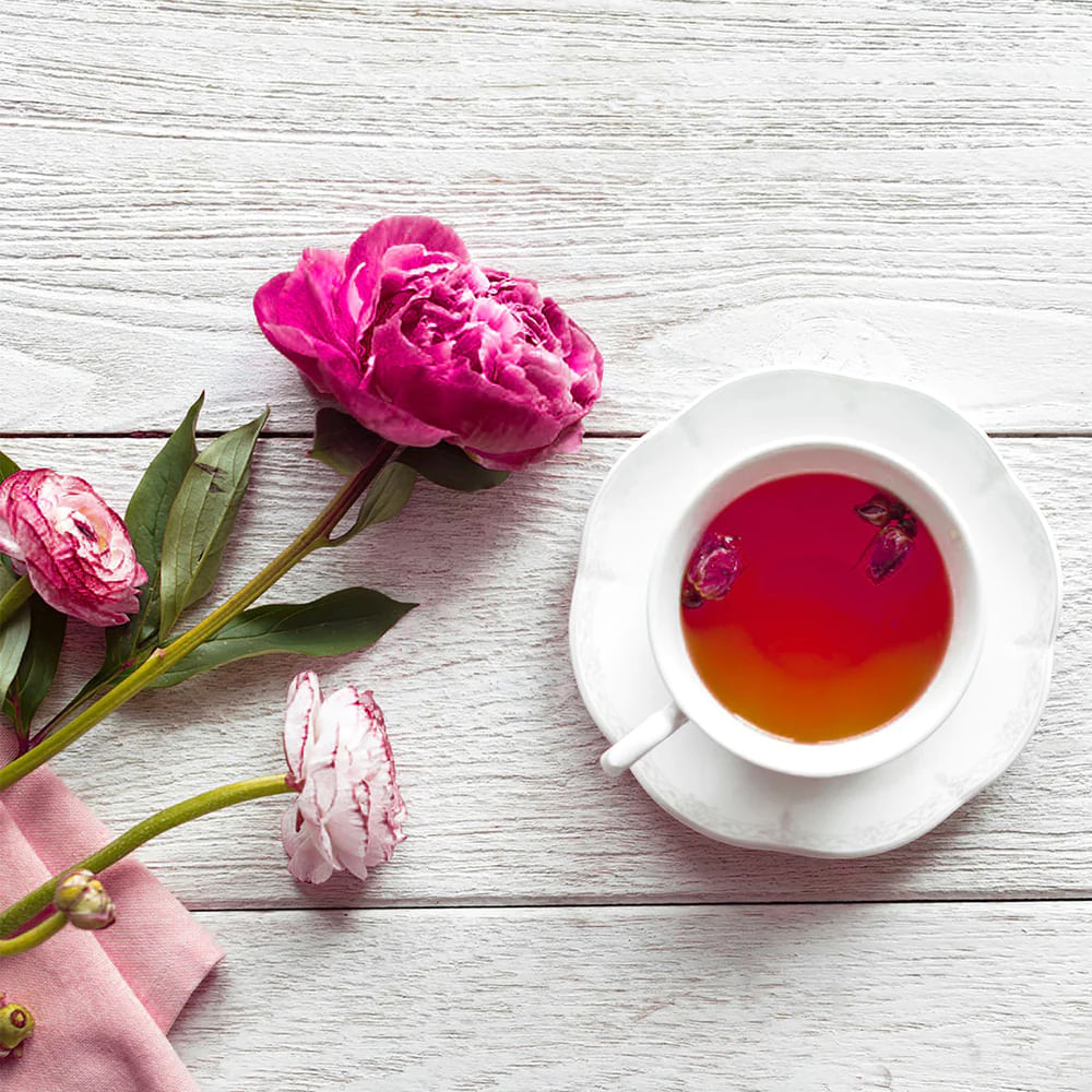 నేటి కాలంలో, ప్రతి వ్యక్తి ఏదో ఒక కారణంతో ఒత్తిడి సమస్యని తగ్గించడంలో సహాయపడుతుంది. గులాబీ రేకులు ఒత్తిడిని తగ్గించడంలో సహాయపడే అనేక లక్షణాలను కలిగి ఉంటాయి. నిద్రలేమి సమస్య నుంచి కూడా ఉపశమనం కలిగిస్తుంది. ఈ టీ మీ రోగనిరోధక శక్తిని మెరుగుపరుస్తుంది.