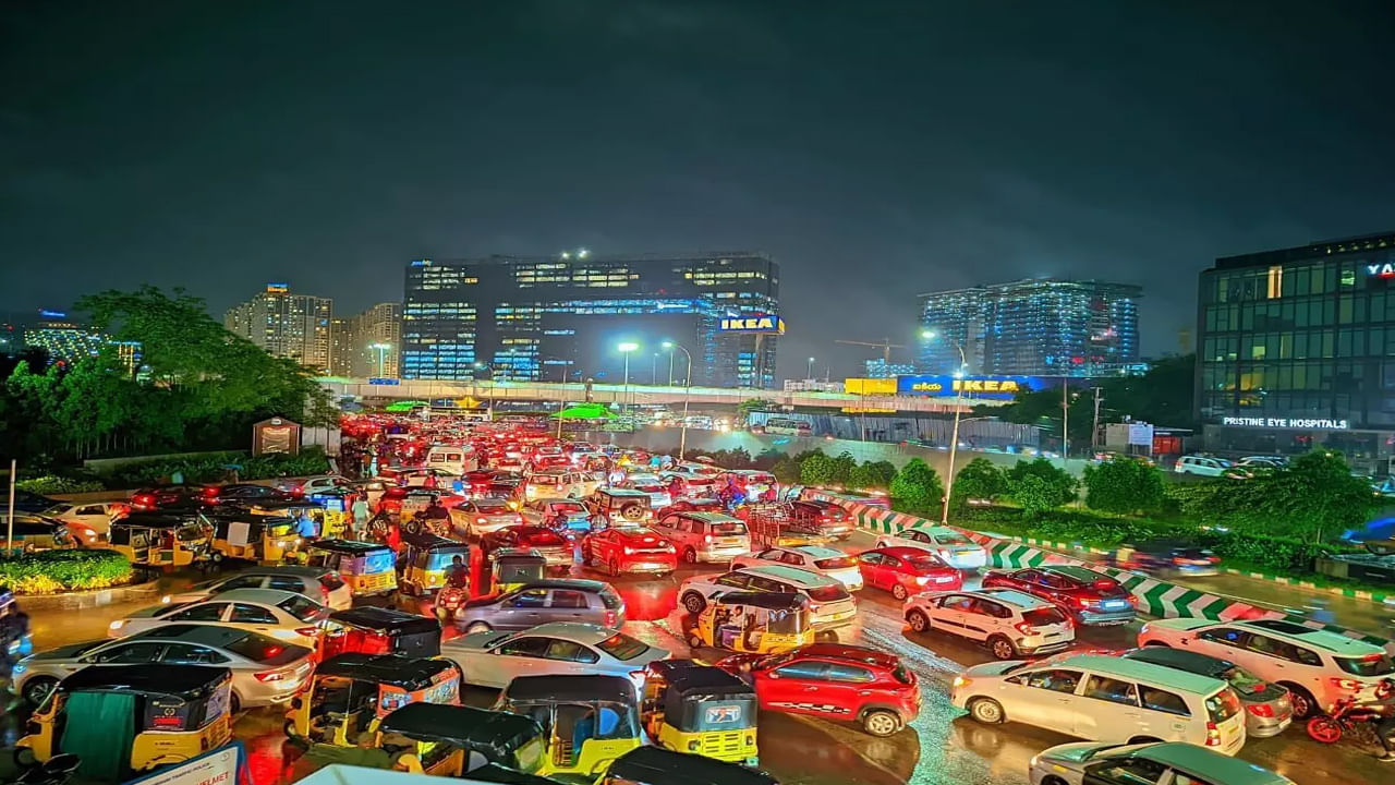 Hyderabad Rains: ఐటీ కంపెనీలకు తెలంగాణ పోలీస్ సూచనలు.. ఇలా వెళితే ట్రాఫిక్‌ కష్టాలకు చెక్‌..