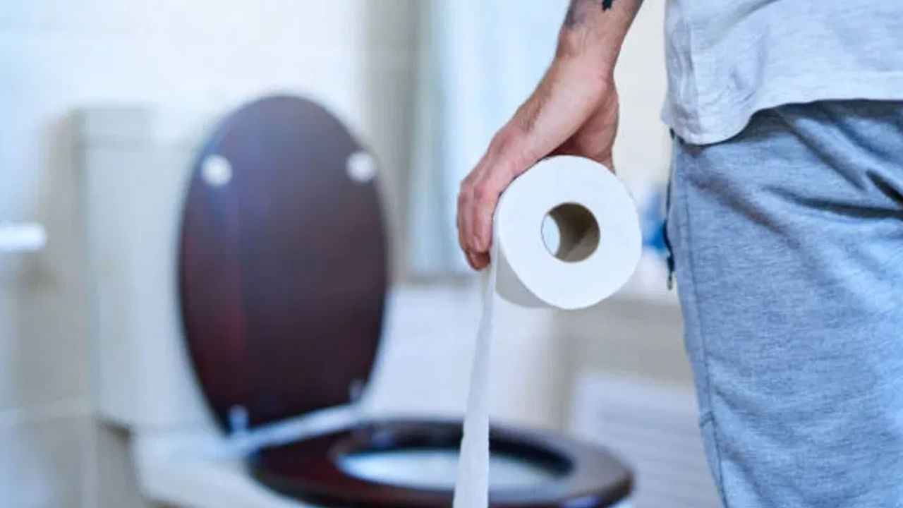 రోజుల తరబడి ఉంచితే మలబద్ధకం సమస్య ఎక్కువ. వీలైనంత త్వరగా నయం చేయాలి లేకపోతే ఇక్కడ నుండి అల్సర్-క్యాన్సర్ వచ్చే అవకాశం ఉంది. దీని ఫలితంగా మలం విసర్జించడంలో ఇబ్బంది ఏర్పడుతుంది . కొంత ఆహారం ఎక్కువగా ఉండదు.