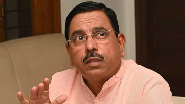 Pralhad Joshi: మాయమాటలు చెప్పి సభా సమయాన్ని వృధా చేయకండి.. మణిపూర్ ఘటనపై చర్చకు సిద్ధంగా ఉన్నాం..