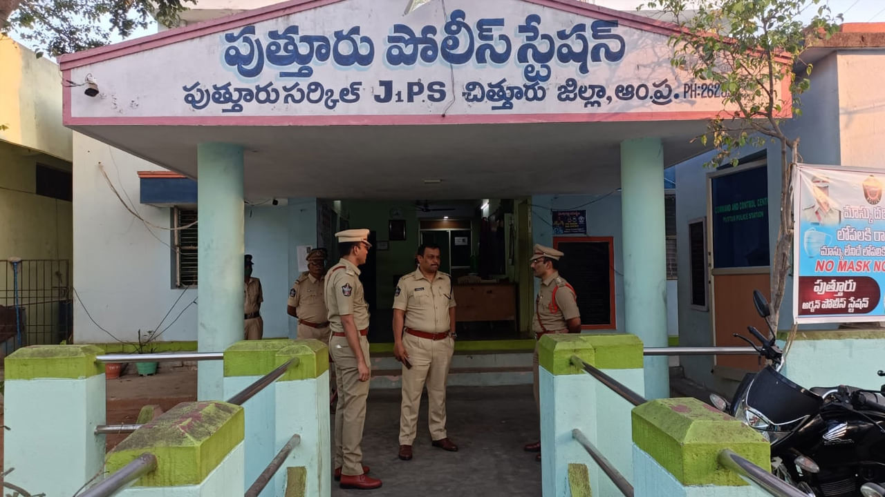 Tirupati: పోలీస్ స్టేషన్ మరుగుదొడ్డిలో గుర్తు తెలియని మృతదేహం.. దుర్వాసన రావడంతో గమనించి..