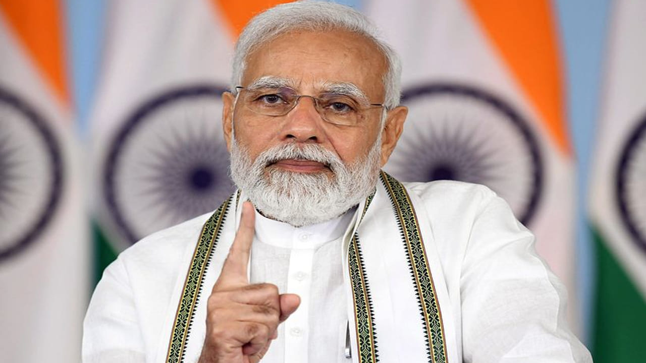 ఇదిలా ఉండగా ఉత్తారాది రాష్ట్రాల్లో భారీ వర్షాలు, వరదలపై ప్రధానీ మోదీ ఉన్నతాధికారులతో సమీక్ష జరిపారు. అలాగే ఎలాంటి పరిస్థితులైనా ఎదుర్కొనేందుకు సహాయక బృందాలు పనిచేస్తున్నాయని ప్రధానమంత్రి కార్యాలయం వెల్లడించింది. 