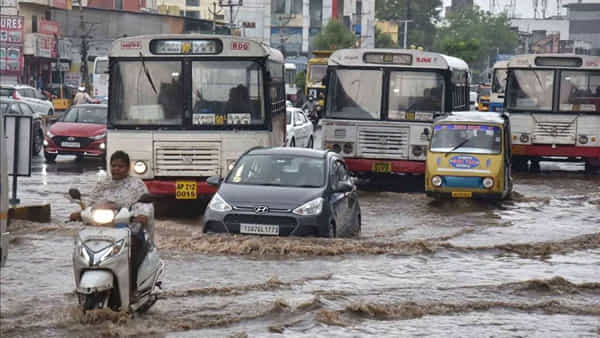 Telangana: తెలంగాణ ప్రజలను అలర్ట్ చేసిన వాతావరణ శాఖ.. ఆ రెండు రోజులు కుంభవృష్టి తప్పదంటా..
