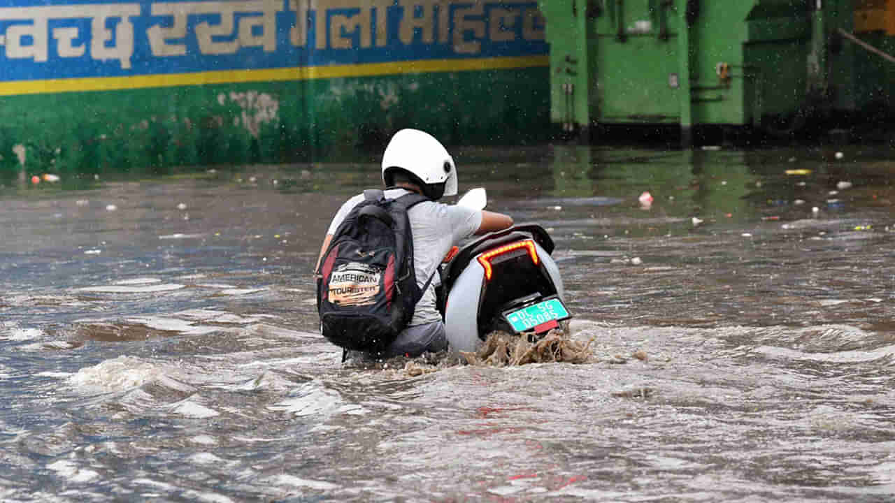 Heavy Rains: ఉత్తరాదిలో ఆగని కుంభవృష్టి.. వణుకు పుట్టిస్తున్న వానలు.