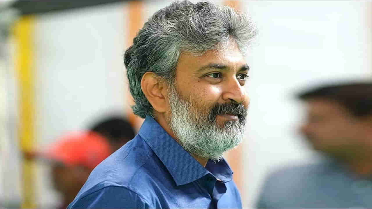 Rajamouli: ఏం జరిగినా నాకు ఏదో గుణపాఠం చెబుతోంది.. నువ్వు నా క్లాస్‏రూమ్.. రాజమౌళి ఎమోషనల్ ట్వీట్..