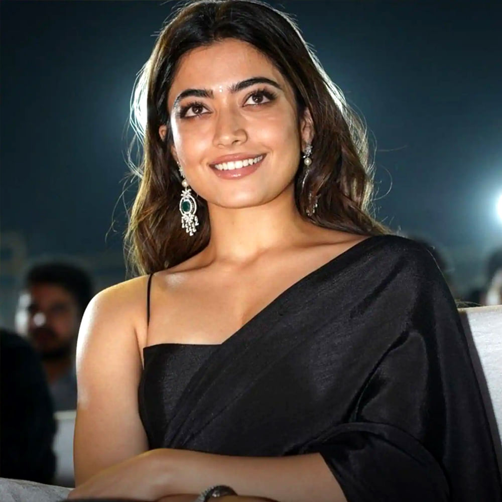 సర్ మూవీ రిలీజ్‌కు ముందే మరో తెలుగు దర్శకుడు శేఖర్‌ కమ్ముల డైరెక్షన్‌లో ఓ సినిమాను ప్రారంభించారు ధనుష్‌. ప్రస్తుతం ఈ సినిమా ప్రీ ప్రొడక్షన్ కార్యక్రమాలు జరుగుతున్నాయి. ఈ సినిమాలో ధనుష్‌కు జోడి రష్మిక మందన్న నటించబోతున్నారు. బైలింగ్యువల్‌గా తెరకెక్కుతున్న ఈ మూవీలో కింగ్ నాగార్జున మరో కీలక పాత్రలో నటిస్తున్నారు.