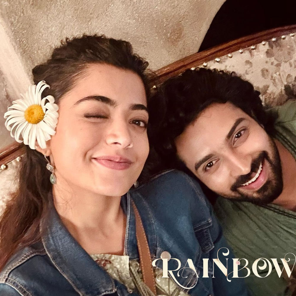 రష్మిక నటిస్తున్న లేడీ ఓరియంటెడ్‌ సినిమా 'రెయిన్‌బో'. డ్రీమ్‌ వారియర్‌ పిక్చర్స్ సంస్థ నిర్మిస్తోంది. 'రెయిన్‌బో' ఫస్ట్ షెడ్యూల్‌ పూర్తయింది. ఈ విషయాన్ని సోషల్‌ మీడియాలో ప్రకటించారు మేకర్స్. వైవిద్యమైన రొమాంటిక్‌ ఫాంటసీ ఎంటర్‌టైనర్‌గా 'రెయిన్‌బో'ని తీర్చిదిద్దుతున్నట్టు తెలిపారు. రష్మిక కేరక్టర్‌ సర్‌ప్రైజింగ్‌గా ఉంటుందని చెప్పారు. తెలుగు, తమిళ్‌లో రూపొందుతోంది 'రెయిన్‌బో'. 