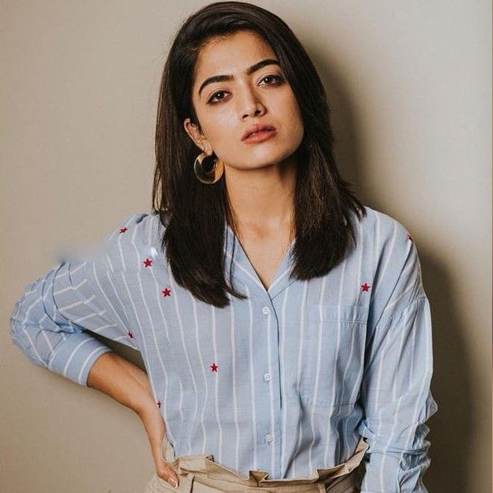 వెంకీ తెరకెక్కించిన ఛలో, భీష్మ సినిమాల్లో నటించిన రష్మిక.. నితిన్ సినిమాతో హ్యాట్రిక్ కొట్టాలనుకున్నారు. కానీ డేట్స్ కుదరక తప్పుకోక తప్పలేదు. 