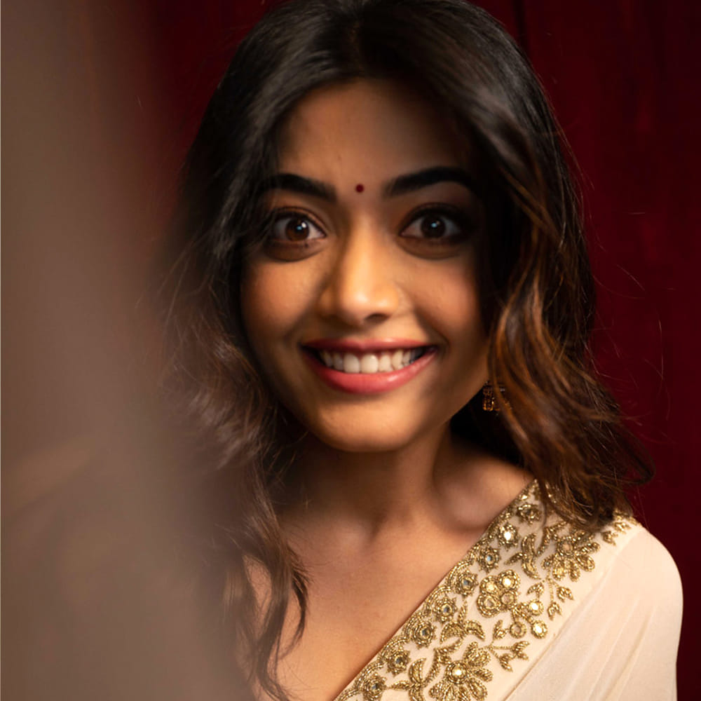 నితిన్, వెంకీ కుడముల సినిమాకు సంబంధించిన ప్రమోషనల్ వీడియో బాగా వైరల్ అయింది. ఈ సినిమా సైన్ చేసే సమయానికే రష్మిక చేతిలో పుష్ప 2తో పాటు రెయిన్ బో అనే బై లింగువల్ ప్రాజెక్ట్ ఉంది. పైగా హిందీలో యానిమల్‌తో పాటు మరో రెండు భారీ సినిమాలకు సైన్ చేసారు.