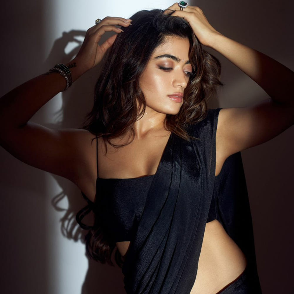 గతంలో నితిన్‌తో మాచర్ల నియోజకవర్గం సినిమాలో నటించారు కృతి. మరోసారి ఇదే కాంబో రిపీట్ చేయాలని చూస్తున్నారు దర్శకుడు వెంకీ కుడుముల. మరి చూడాలిక.. ఏం జరగబోతుందో..?