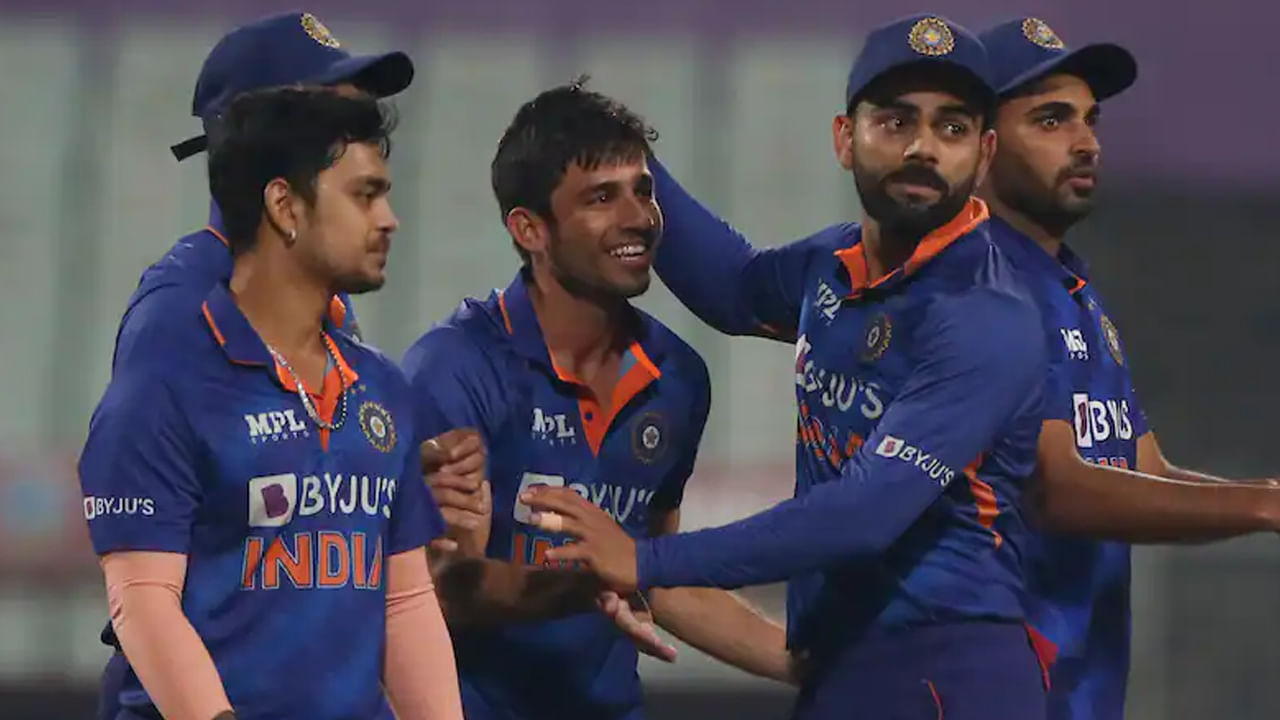 Team India: కెరీర్ క్లోజ్ అనుకున్న టైంలో.. 22 ఏళ్ల క్రికెటర్కు 'బిగ్ లైఫ్' ఇచ్చిన బీసీసీఐ.. ఎవరంటే?