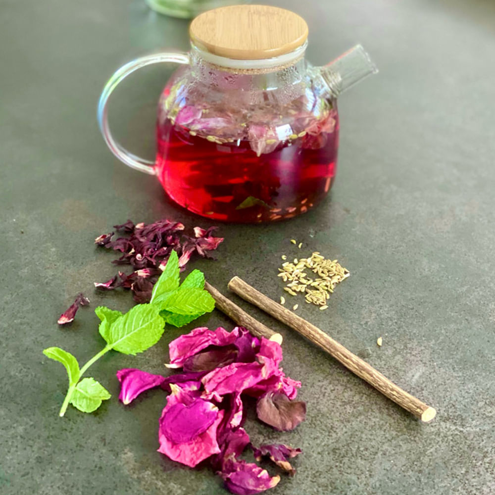 రోజ్ టీలో విటమిన్ సి, యాంటీఆక్సిడెంట్లు వంటి లక్షణాలు ఉన్నాయి. ఇవి రోగనిరోధక శక్తిని పెంచడంలో సహాయపడతాయి. కాబట్టి మీరు దీన్ని క్రమం తప్పకుండా తినవచ్చు.