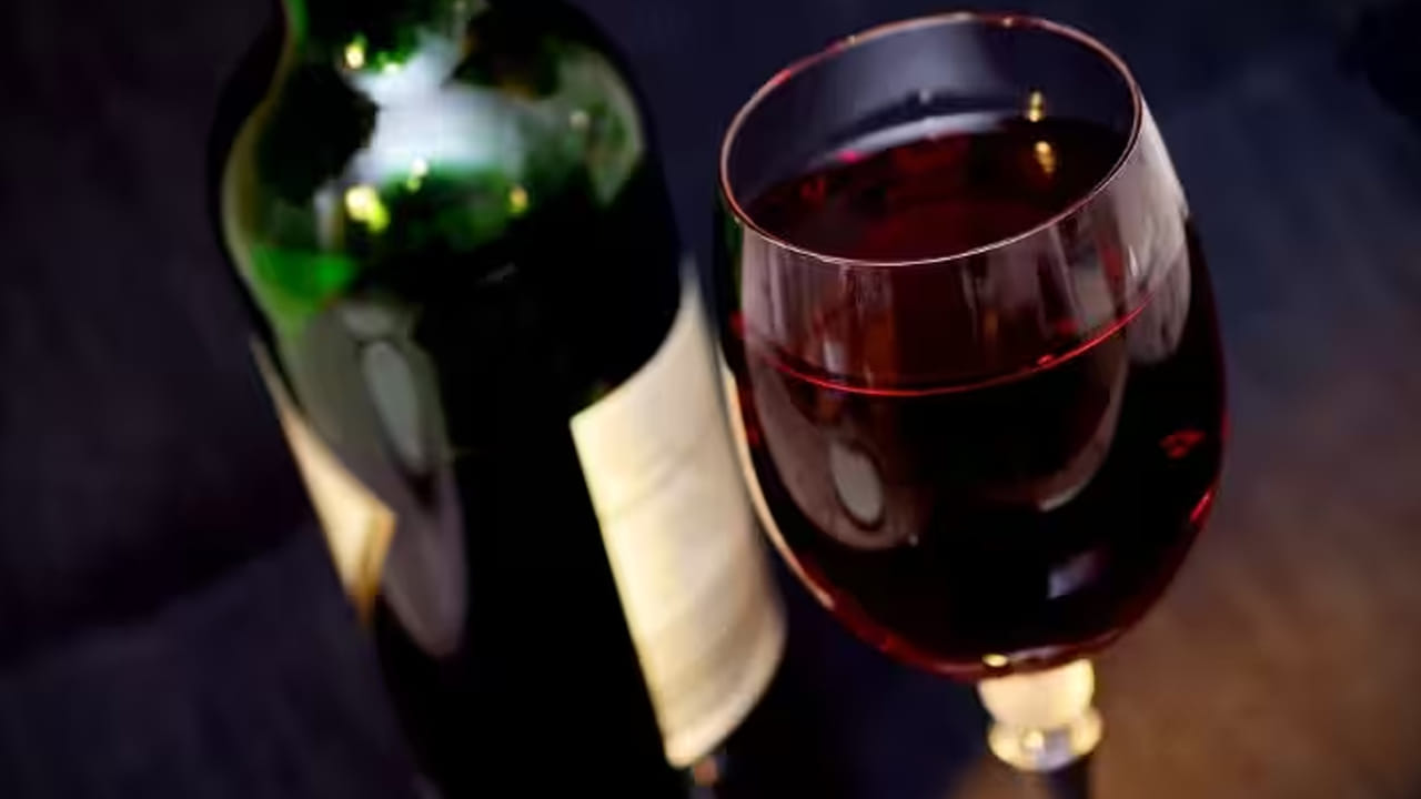 Red Wine: రెడ్ వైన్లో కూల్డ్రింక్స్, సోడా మిక్స్ చేసి తాగుతున్నారా? షాకింగ్ నిజాలు మీకోసం..