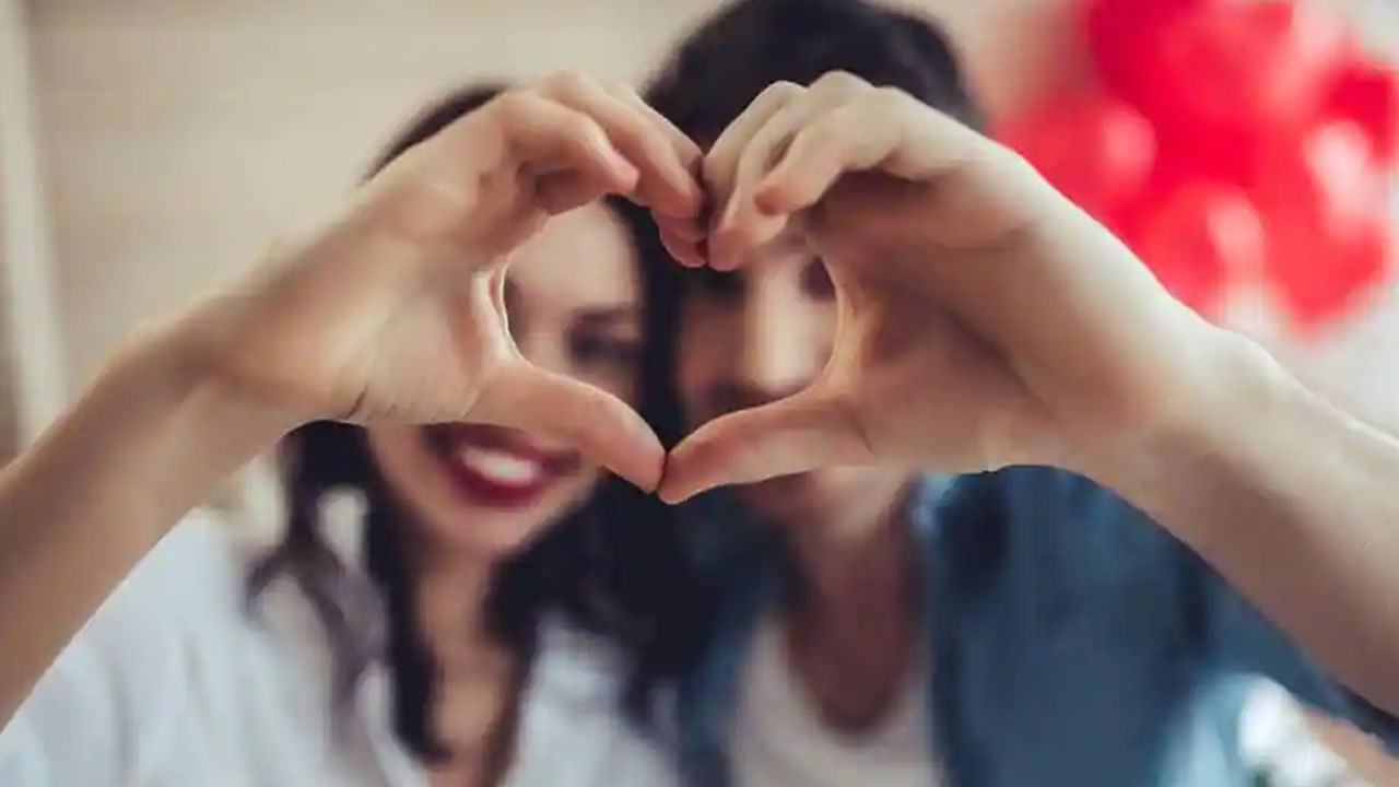 పెళ్లి నిశ్చయానికి ముందు కాబోయే భాగస్వామిని (పురుషులు లేదా మహిళలు) కొన్ని ప్రశ్నలు అడగండి.. వారి సమాధానాల గురించి క్లియర్ గా తెలుసుకోండి. పెళ్లి చేసుకునే ముందు ఎలాంటి ప్రశ్నలు అడగాలో తెలుసుకుందాం.