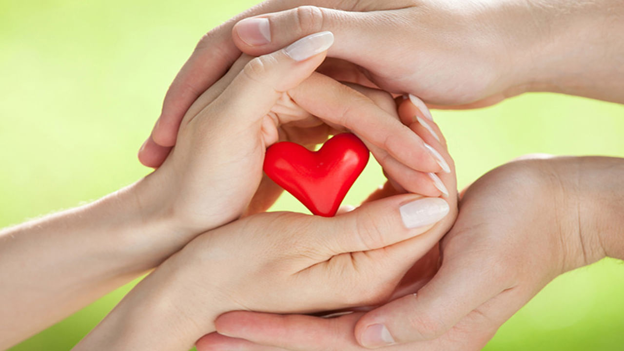 కెరీర్ గురించి మాట్లాడండి: చాలా మంది తమ కెరీర్‌పై చాలా సీరియస్‌గా ఉంటారు. అలాంటప్పుడు, పెళ్లి చేసుకోవాలని నిర్ణయించుకునే ముందు, మీ కాబోయే భాగస్వామితో దాని గురించి మాట్లాడండి. అదే సమయంలో, వారిని వ్యాపార సంబంధిత ప్రశ్నలు అడగండి.. అంతేకాకుండా మీ కెరీర్ లక్ష్యాలను కూడా పంచుకోండి. దీంతో వివాహం తర్వాత జీవిత భాగస్వామి వ్యక్తిగత, వృత్తిపరమైన జీవితాన్ని చక్కగా నిర్వహించగలుగుతారు