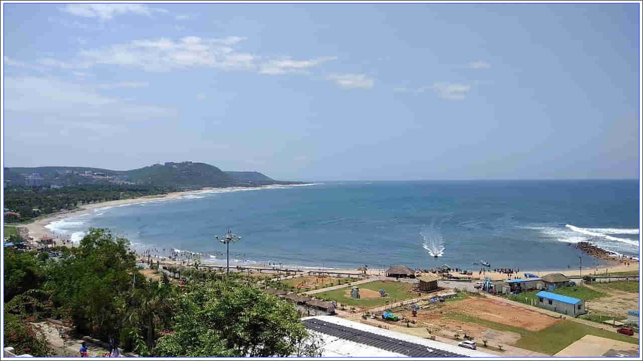 Rushikonda Beach: రుషికొండ బీచ్కు ఎంట్రీ ఫీజ్.. అభ్యంతరం వ్యక్తం చేస్తోన్న ప్రతిపక్షాలు
