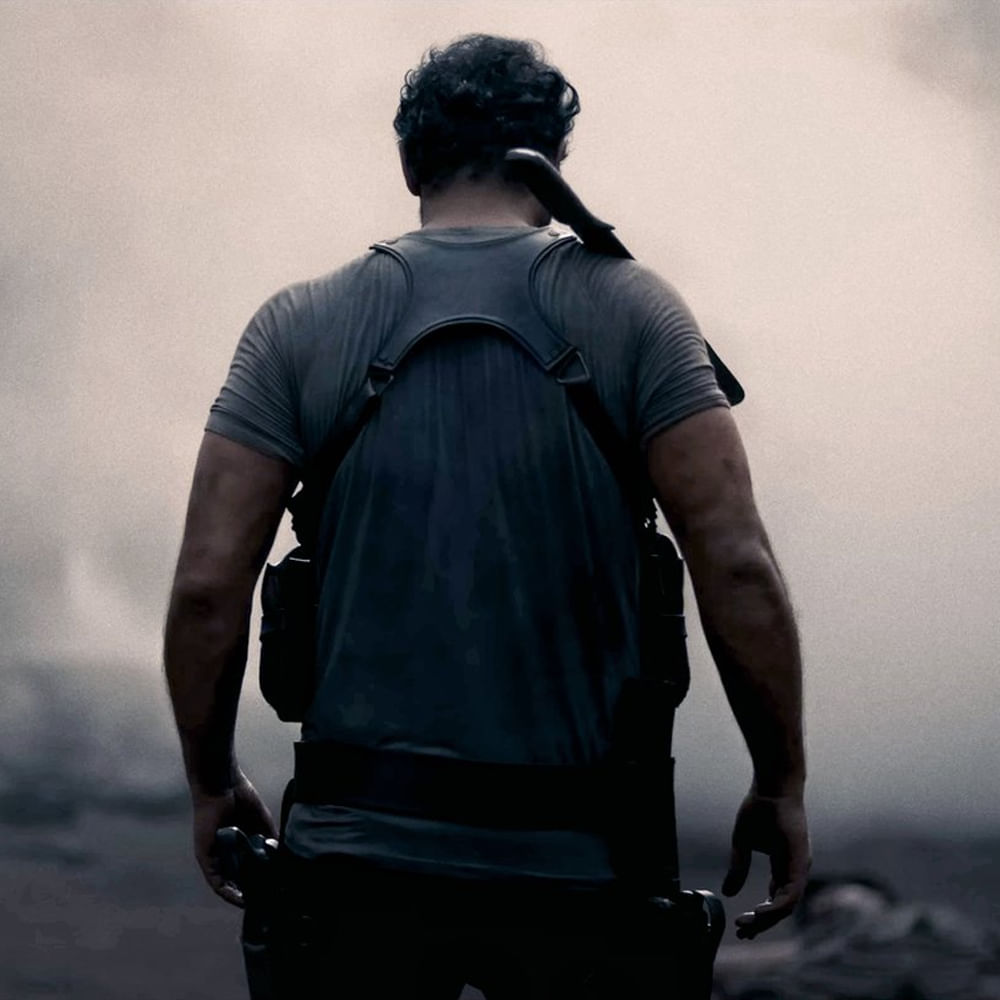 కేజీఎఫ్ చిత్రాలను నిర్మించిన హోంబలే ఫిల్మ్స్ ఈ సినిమాను దాదాపు రూ.300 కోట్లు పెట్టి నిర్మిస్తున్నారు. ఇక ఎప్పుడెప్పుడా అని ఫ్యాన్స్ వెయిట్ చేసిన ఎదురుచూపులకు టీజర్తో సర్ ప్రైజ్ ఇచ్చారు.