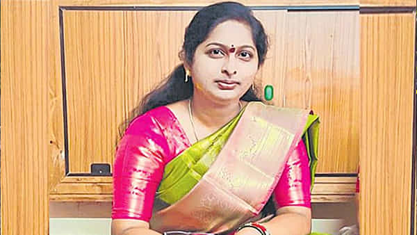 కరీంనగర్లో మహిళా వ్యాపారి దారుణ హత్య.. భాగస్వామి పరార్..!
