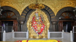 Watch Video: వందే భారత్ ట్రైన్‌ను లాక్కేళ్తున్న రైలింజన్.. కేంద్రంపై నెటిజన్లు విమర్శలు..