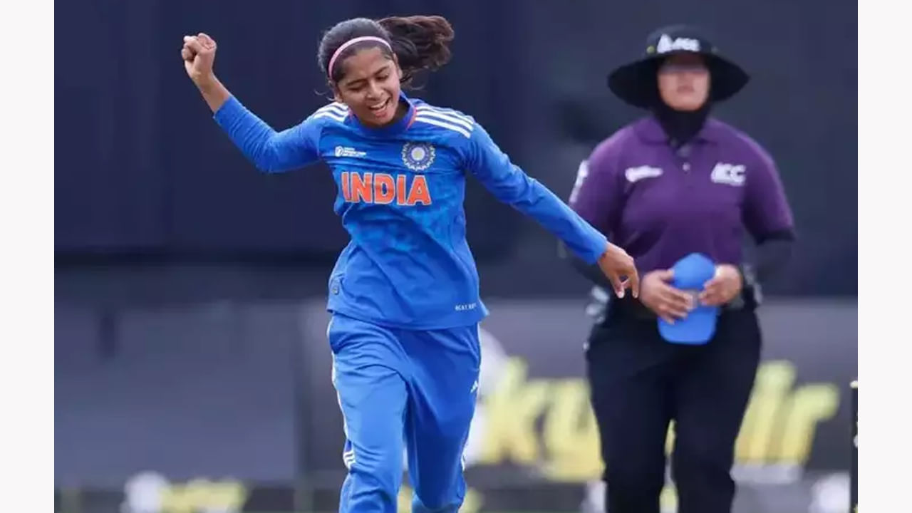 Team India: చరిత్ర సృష్టించిన యువ స్పిన్నర్.. టీమిండియా తరపున తొలి ప్లేయర్‌గా రికార్డ్..