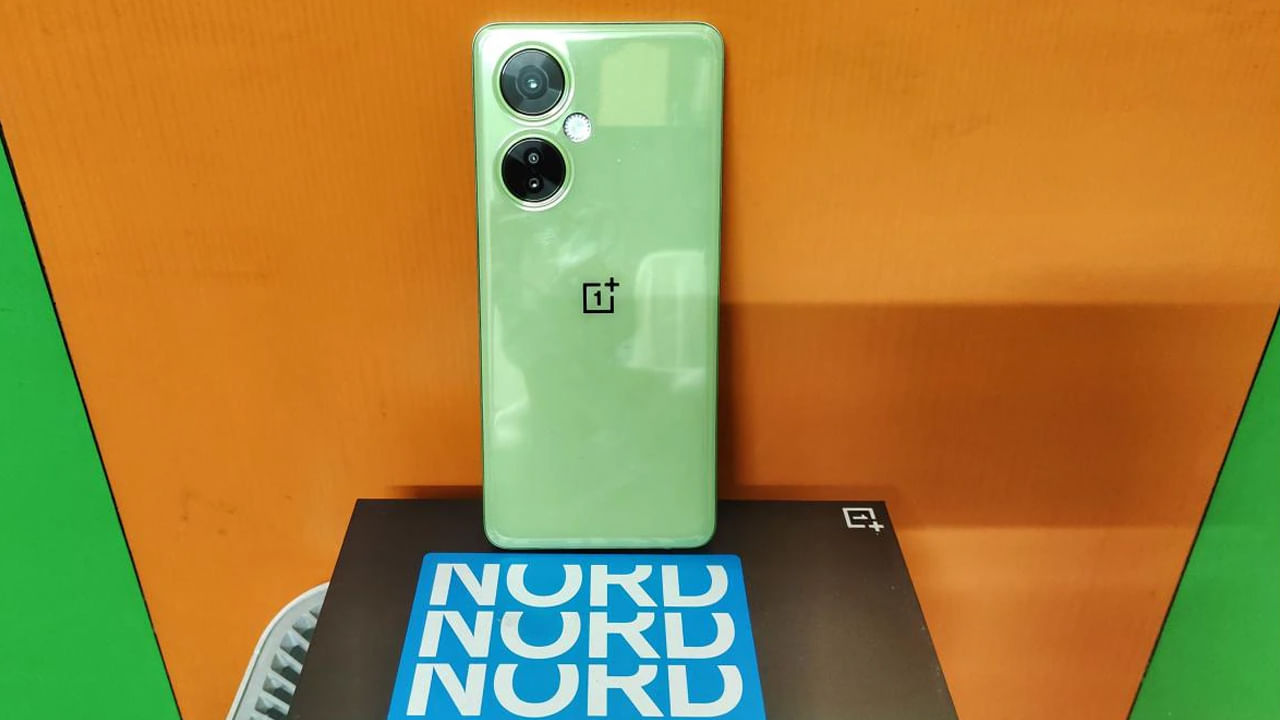 OnePlus Nord CE 3 Lite 5G: వన్‌ప్లస్ నొర్డ్ సీఈ 3 లైట్ 5జీ ఫోన్‌(8GB RAM, 128ROM) అమెజాన్‌లో 19,999లకే లభిస్తోంది. ఈ ఫోన్‌లో మీరు ఏకంగా 108MP ప్రైమరీ కెమెరా, 2MP డెప్త్ అసిస్ట్ లెన్స్, 2MP మాక్రో కెమెరాతో పాటు 16MP సెల్ఫీ కెమెరాను పొందుతారు. ఇంకా ఇందులో 67Wచార్జింగ్ సప్పోర్ట్, 5000 mAh బ్యాటరీ బ్యాకప్‌ కూడా ఉన్నాయి.