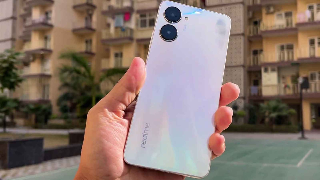 Realme 10 Pro 5G: రూ. 18,999లకే లభిస్తోన్న రియల్‌మీ 10 ప్రో 5జీ(6GB RAM, 128ROM) స్మార్ట్‌ఫోన్‌లో మీరు 108MP ప్రైమరీ కెమెరాను, 16MP ఫ్రంట్ కెమెరాను పొందుతారు. ఇంకా ఇందులో 5000mAh బ్యాటరీ కూడా అందుబాటు ఉంది.