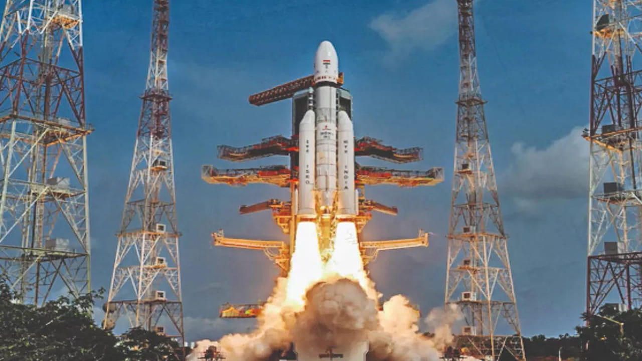  ఇస్రోకు అవసరమైన పరికరాల తయారీకి బెంగళూరు, హైదరాబాద్‌, పుణే లాంటి నగరాల్లో 400కు పైగా ప్రైవేటు కంపెనీలు ఆవిర్భవించాయని వెల్లడించింది. అలాగే బెంగళూరు కేంద్రంగా పనిచేస్తున్న అంకుర సంస్థలకి సంబంధించిన కొత్త ఆవిష్కరణల గురించి కూడా వివరించింది.
