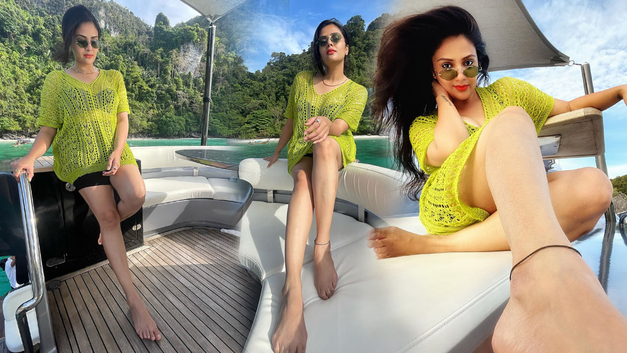 బ్యాక్ టు బ్యాక్ ఫోటో షూట్స్ తో కుర్రోళ్ల మనసులు దోచేస్తుంది మన రాములమ్మ.. తాజాగా తన వెకేషన్ యొక్క ఫోటోస్ ను పోస్ట్ చేసింది ఈ ముద్దుగుమ్మ.  ఈ మధ్య  థాయ్‌లాండ్ కి వెళ్ళింది శ్రీముఖి. అక్కడ సముద్రంలో పడవలో క్యూట్ ఫోజులు తో ఫోటోస్ దిగగా అవి ప్రస్తుతం సోషల్ మీడియాలో చక్కర్లు కొడుతున్నాయి.
