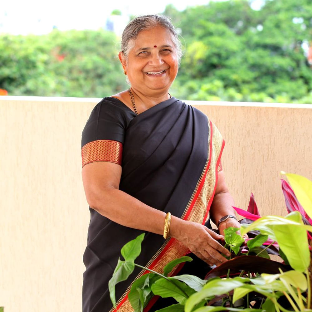 ఇన్ఫోసిస్ నారాయణ మూర్తి భార్య సుధామూర్తి గురించి అందరికి తెలిసిన విషయమే. రచయిత్రిగా.. మానవతామూర్తిగా ఆమెకు ఓ గుర్తింపు తెచ్చుకున్నారు. ప్రస్తుతం చాలా మంది మహిళలకు ఆమె ఆదర్శం. 