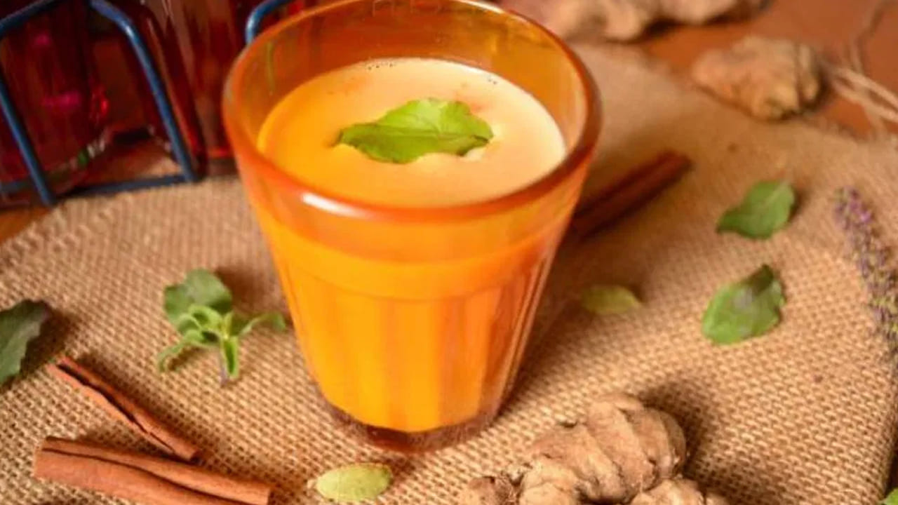 టీతోపాటు డ్రై నట్స్ తీసుకోండి.. తింటే ఎలాంటి నష్టమేమీ ఉండదు. ఇలా తినడం వల్ల ఆకలిని తీరుస్తుంది. శరీరం బాగుంటుంది. జీర్ణ సమస్యలు ఉండవు.