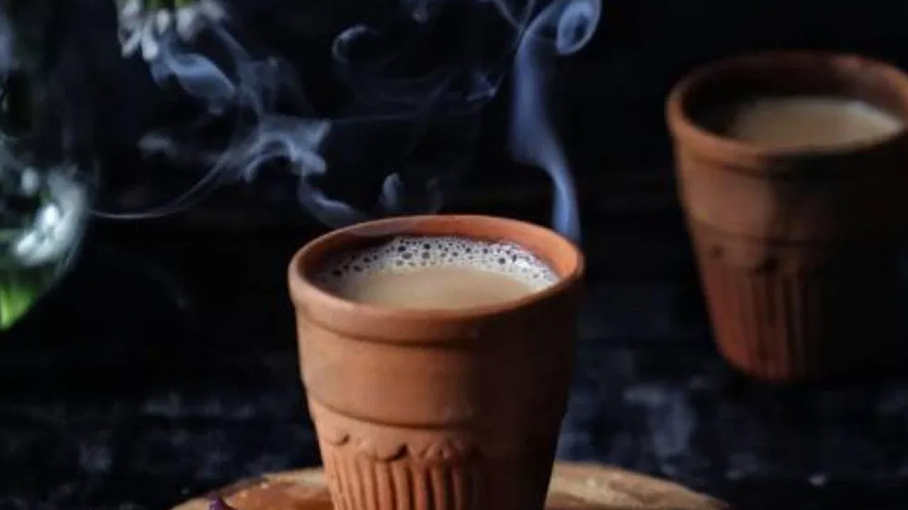 మీరు టీతో కాల్చిన మఖానాను కూడా తినవచ్చు. మఖానా నెయ్యిలో కొద్దిగా మిరియాల పొడితో వేయించాలి. ఆకలిగా ఉన్నప్పుడు లేదా టీతో తినండి.