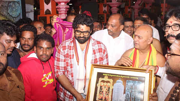Arasavalli Temple: అరసవల్లి సూర్యనారాయణ స్వామిని దర్శించుకున్న సాయి ధరమ్ తేజ్.. ఆరోగ్యం బాగుండాలని మొక్కుకున్న మెగా హీరో..