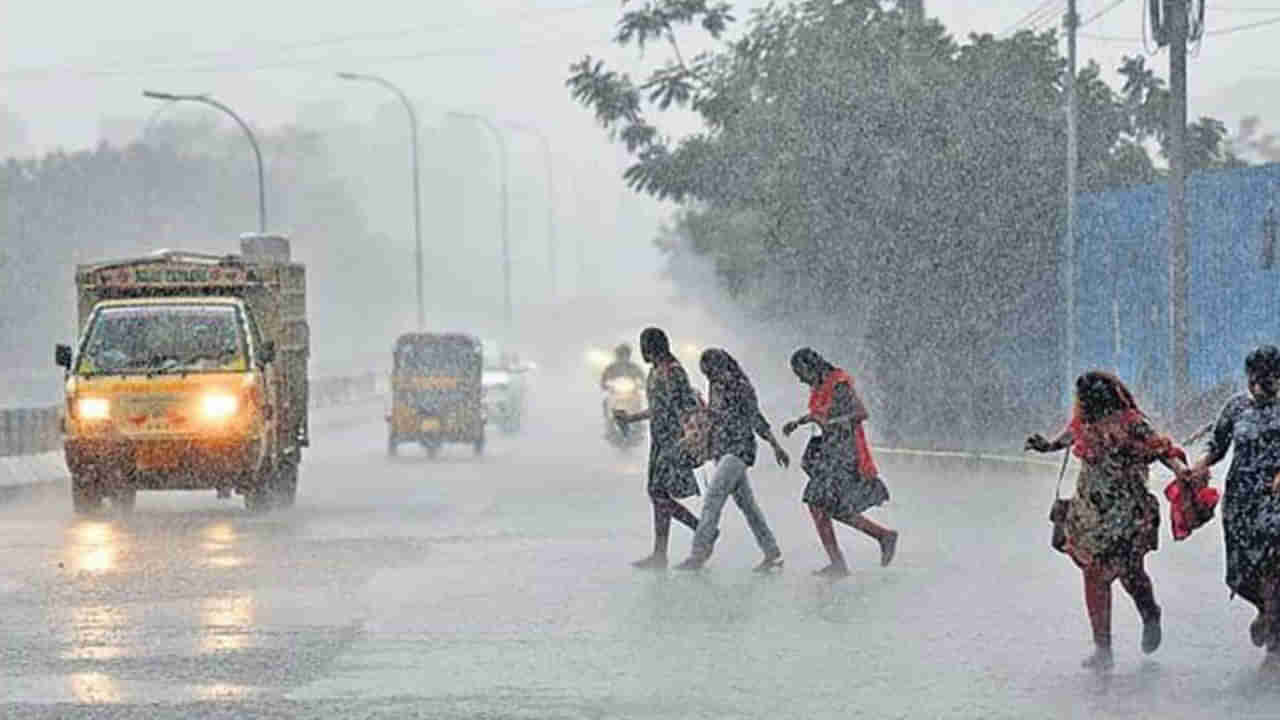 Hyderabad: హైదరాబాద్‌ను వదలని వరుణుడు.. మరోసారి భారీ వర్షం కురిసే ఛాన్స్..!