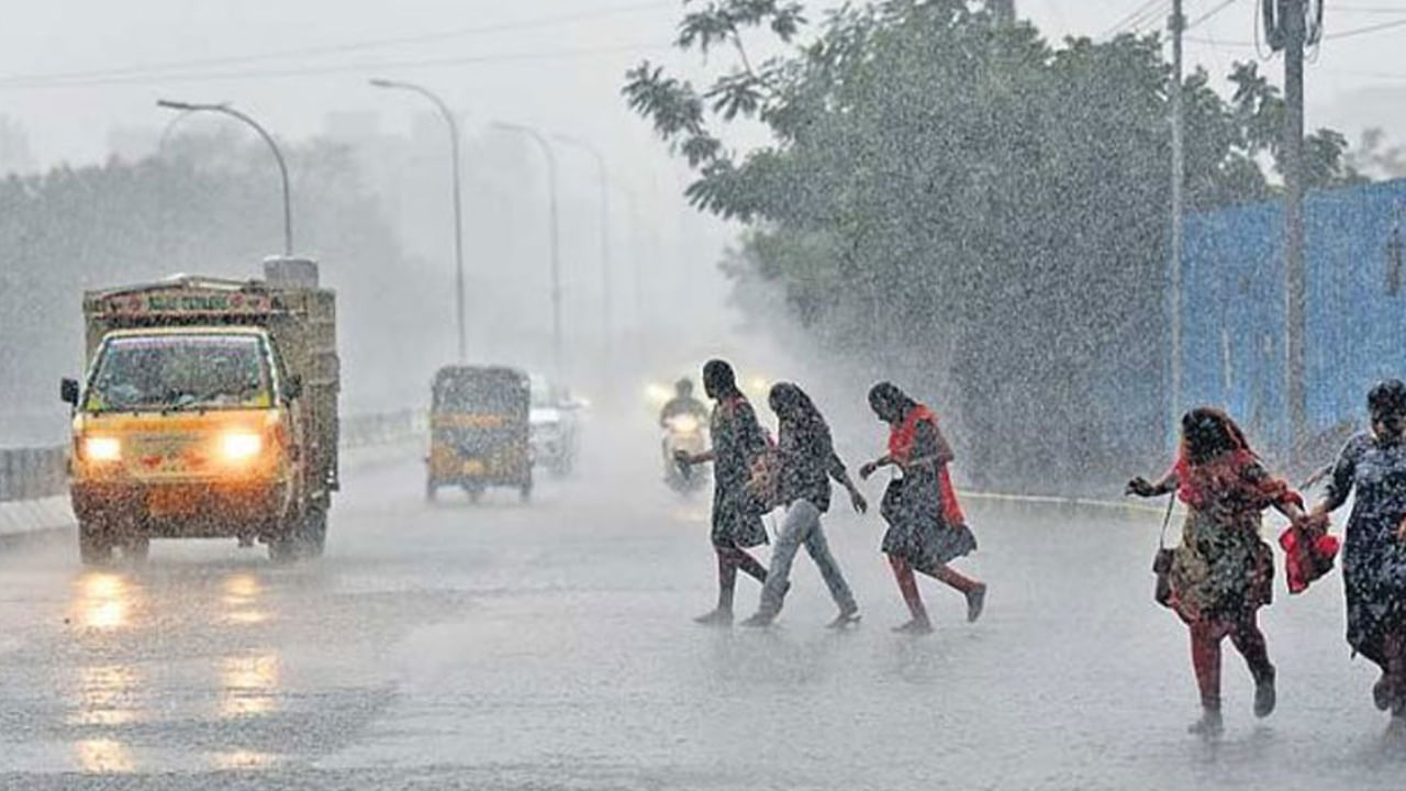 Hyderabad: హైదరాబాద్‌ను వదలని వరుణుడు.. మరోసారి భారీ వర్షం కురిసే ఛాన్స్..!