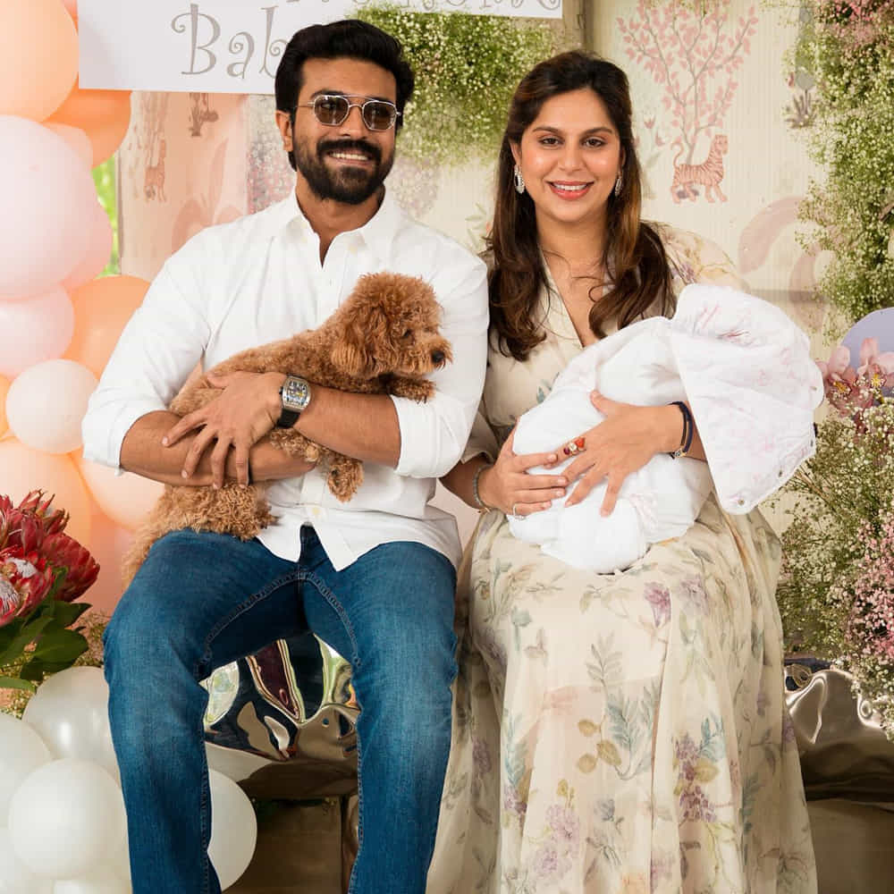 Klinkara: మెగా పవర్ స్టార్ రామ్చరణ్, ఉపాసన దంపతులకు జూన్ 20న కూతురు పట్టింది.. ఈ పాపకు క్లింకార అనే నామకరణం కూడా చేసారు. పాప పుట్టి జులై 20తో నెల పూర్తి అవుతుంది. పైగా అదే రోజు ఉపాసన పుట్టిన రోజు కూడా. దీంతో.. మెగా ఫ్యామిలీలో సంబరాలు మిన్నంటాయి. ఈ సంతోషకరమైన రోజు సందర్భంగా రామ్ చరణ్ క్లింకార సంబంధించిన ఫస్ట్ వీడియోను విడుదల చేశారు.