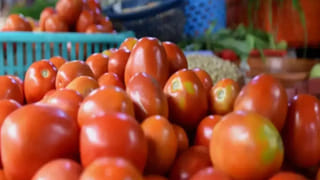 Security for Tomatoes: టమోటాలకు సెక్యూరిటీ సేల్స్.. ఎక్కడికక్కడ పోలీసులు, సీసీ కెమెరాలు..!