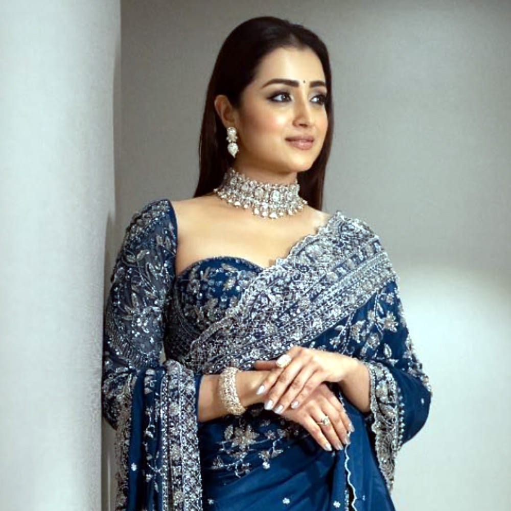 మణిరత్నం దర్శకత్వంలో మరోసారి నటించనున్నారు నాయిక త్రిష. రీసెంట్ టైమ్స్ లో 'పొన్నియిన్ సెల్వన్' రెండు పార్టుల్లోనూ నటించారు త్రిష. ఆమె చేసిన కుందవై కేరక్టర్ జనాలకు బాగా కనెక్ట్ అయింది. మణిరత్నం మెడ్రాస్ టాకీస్ మీద ఓ సినిమాను నిర్మిస్తున్నారు. కమల్ హాసన్ హీరోగా చేస్తున్నారు. ఆ మూవీ కోసమే త్రిషను సెలక్ట్ చేశారనే ప్రచారం సాగుతోంది.