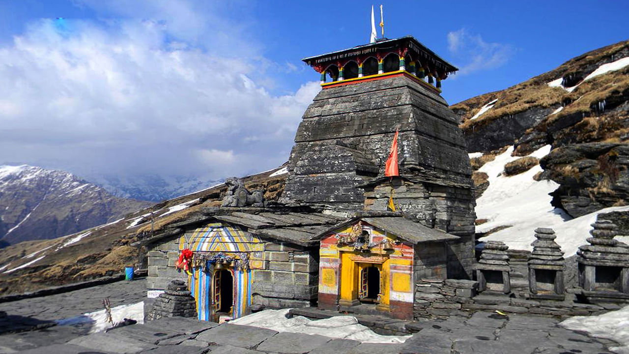 Tungnath Temple- ఇది హిందూ మతం అతి ముఖ్యమైన దేవాలయాలలో ఒకటి. ఇది 3,680 మీటర్ల ఎత్తులో ఉంది. ఈ ఆలయం శివునికి అంకితం చేయబడింది. కేదార్ దేవాలయాలలో అత్యంత ఎత్తైనది.
