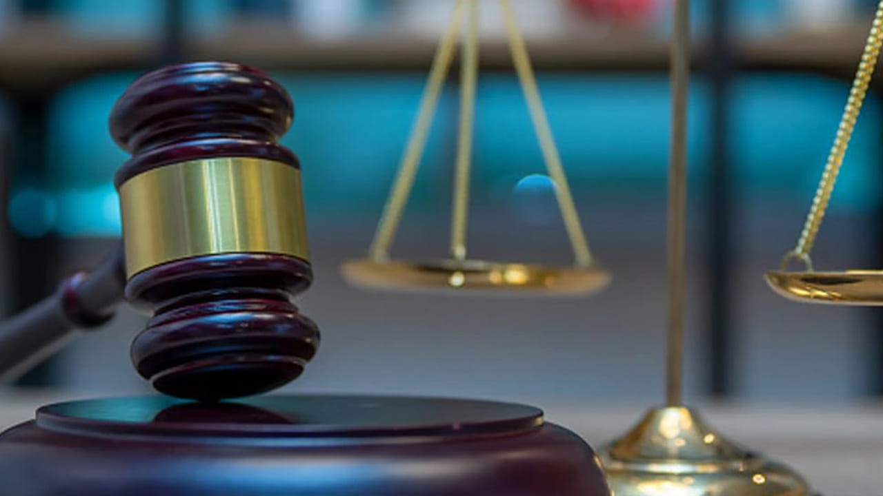 అయితే ఈ యూనిఫామ్ సివిల్ కోడ్‌కు ఇప్పటికే పలు విపక్ష పార్టీలు మద్ధతు తెలుపగా మరికొన్ని వ్యతిరేకిస్తున్నాయి. ఇప్పుడు తాజాగా తమిళనాడు ముఖ్యమంత్రి స్టాలిన్ కూడా యూసీసీపై తన అభిప్రాయాన్ని తెలియజేశారు. ఉమ్మడి పౌర స్మృతిని తాము తీవ్రంగా వ్యతిరేకిస్తున్నామని స్పష్టం చేశారు. 
