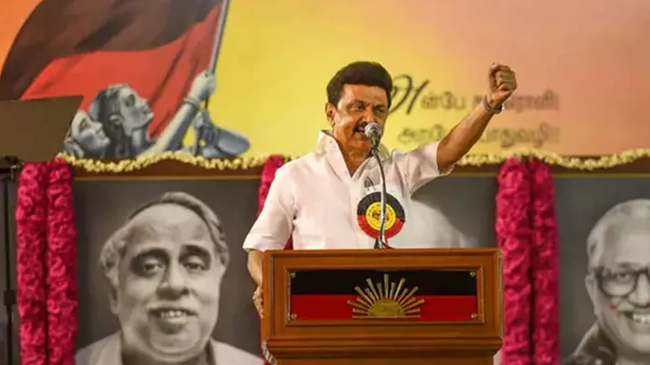 భిన్న సంప్రదాయాలు కలిగిన సమాజంగా పేరున్న ఇండియాలో యూనిఫామ్ సివిల్ కోడ్‌ను అమలు చేయాలనే ఆలోచనను వ్యతిరేకిస్తున్నానని చెప్పారు. ప్రజల సంప్రదాయాలు, పద్ధతులు కాపాడుకునే వెసులుబాటు రాజ్యాంగం కల్పిస్తోందన్నారు. గిరిజన వర్గాలపై ఇది ప్రభావం చూపుతుందని.. సమాజంలో ఉన్న ఆర్థిక అసమానతలను పరిగణలోకి తీసుకోకుండా ఈ బిల్లు అమలు చేస్తే దుష్ప్రభావాలు ఉంటాయని పేర్కొన్నారు. 
