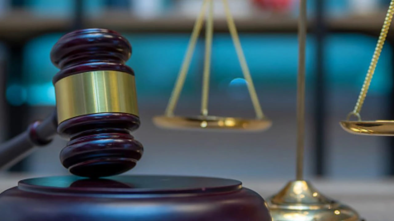 ఇదిలా ఉండగా రాబోయే శీతాకాల సమావేశాల్లో కేంద్రం ఉమ్మడి పౌరస్మృతి బిల్లు తీసుకురావచ్చన్న ప్రచారం కూడా జోరుగా జరుగుతోంది. అయితే యూసీసీ ప్రకారం మత భేదం లేకుండా దేశ ప్రజలందరికి కూడా ఒకే చట్టం ఉంటుంది. వారసత్వం, దత్తత, విడాకులు లాంటి మతపరంగా ఉండే 'పర్సనల్ లా' లకు ఒకే చట్టం వర్తిస్తుంది.