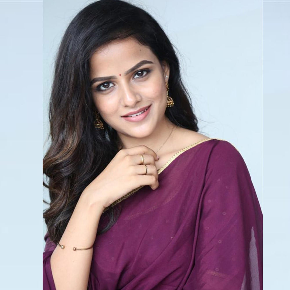 మొన్నటికి మొన్న లవ్ యూ రామ్ అనే సినిమా ఈవెంట్లోనూ హరీష్ శంకర్ ఇదే చెప్పారు. తెలుగమ్మాయిలకు ఛాన్సులివ్వడానికి రెడీగానే ఉన్నామన్నారు. ఇక బేబీ సక్సెస్ మీట్లో బన్నీ అయితే వైష్ణవి చైతన్యను ఆకాశానికి ఎత్తేసారు. తెలుగమ్మాయిలు ఎందుకు రావట్లేదనే బాధ ఎప్పట్నుంచో ఉందని చెప్పుకొచ్చారు బన్నీ.