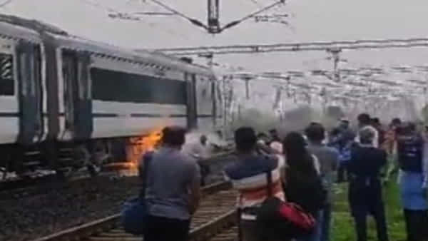 Vande Bharat Express: వందే భారత్ ఎక్స్ప్రెస్లో ప్రమాదం.. ఒక్కసారిగా చెలరేగిన మంటలు.. చివరికి
