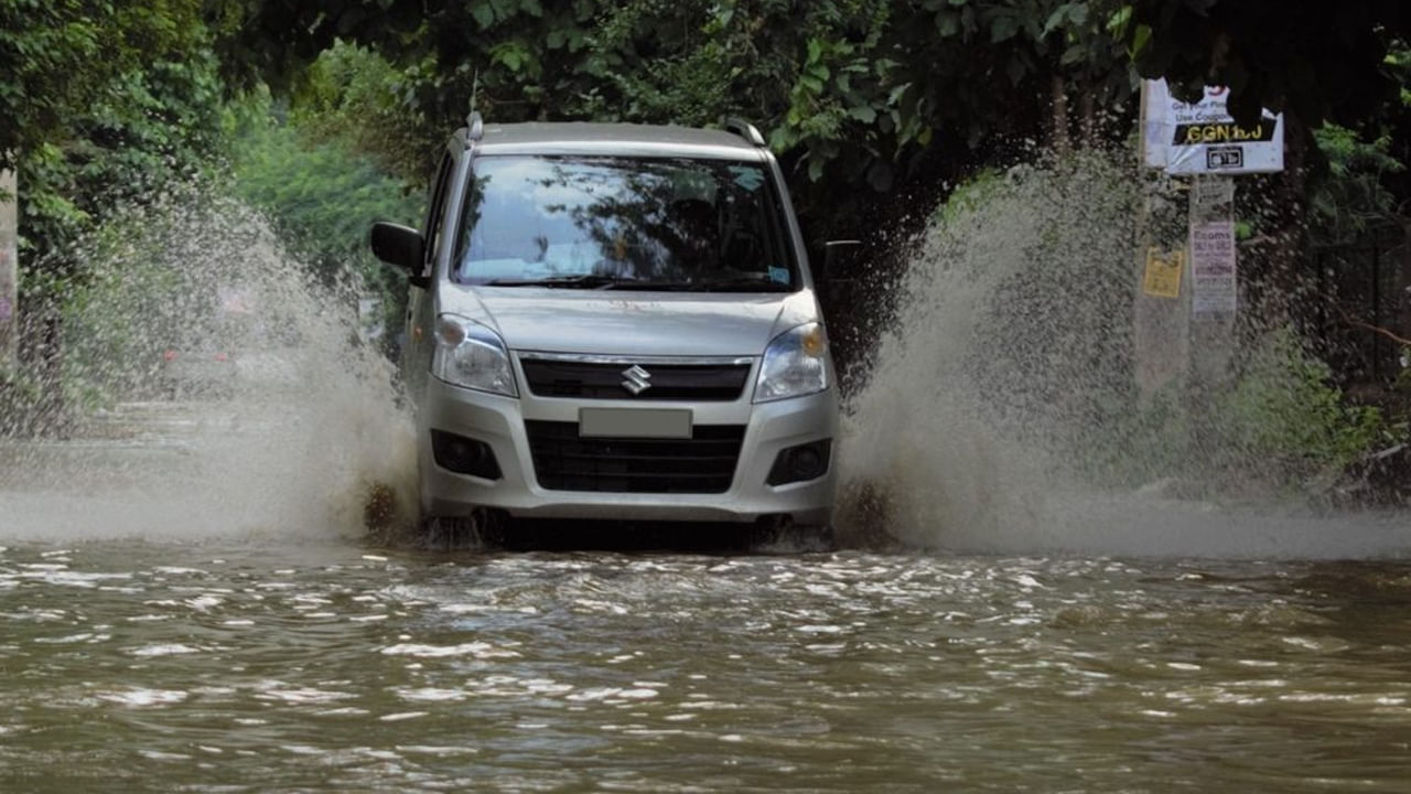 Viral Video వర్షం నీరున్న రోడ్డుపై దూసుకుపోతున్నారా.? ఎంత ప్రమాదమో