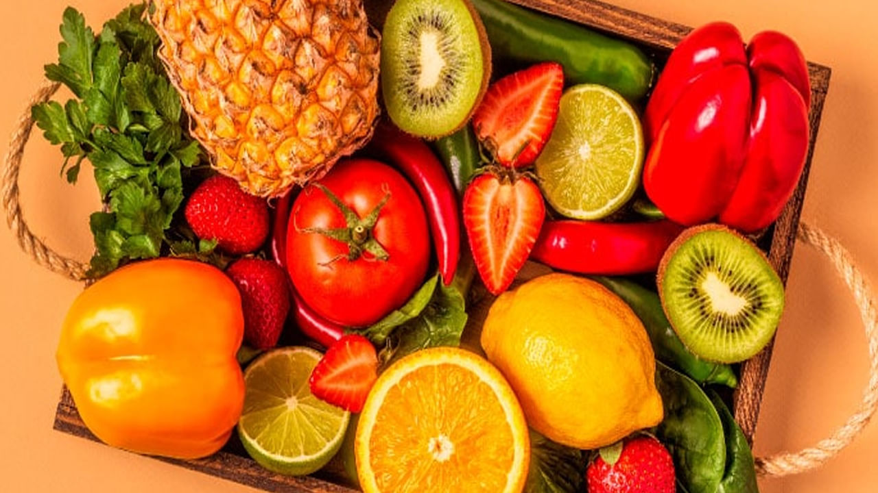 వాపు ప్రక్రియ నుంచి కోలుకోవటానికి ఎక్కువగా శక్తి అవసరమవుతుంది. అయితే విటమిన్‌ సీ తో కేలరీలు లభించకున్నా శక్తి బాగా అందుతుంది. 
అందుకే తరచుదా కుంగుబాటు, ఆందోళన, నిరాశ, ఒత్తిడి కలుగుతున్నట్లు అనిపిస్తే విటమిన్ సీ పదర్థాలు తినడం చాలా  మంచింది. ముఖ్యంగా ఇది నారింద, బత్తాయి వంటి నిమ్మజాతి పండ్లు, క్యాప్సికం వంటి వాటిలో ఎక్కువగా ఉంటుంది. 
