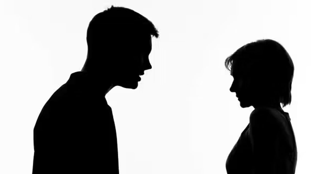 కాలువ వద్ద స్నానం చెద్దామని భార్యను పిలిచాడు .. చివరికి ఊహించని ట్విస్ట్